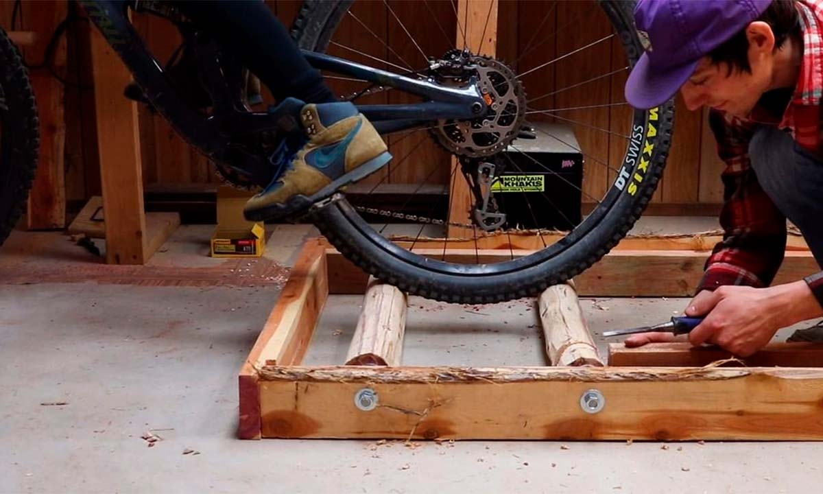 En TodoMountainBike: Cómo construir un rodillo de rulos casero con madera
