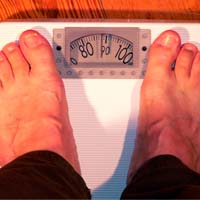 ¿Cuántas calorías hay que quemar para perder medio kilo de grasa a la semana?