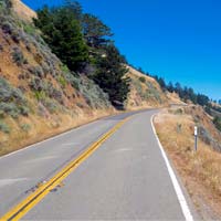 Cinco horas de vídeo subjetivo en 4K para entrenar sobre el rodillo recorriendo la costa californiana