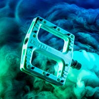 Deity Deftrap, unos pedales de plataforma económicos que no sacrifican un buen rendimiento