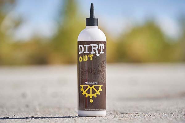Dirt Out, un sellante que repara pinchazos y facilita la tubelización de neumáticos