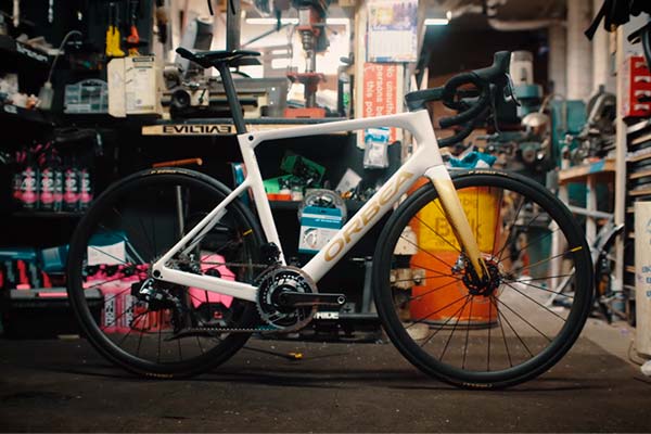 El montaje paso a paso de una Orbea Orca personalizada