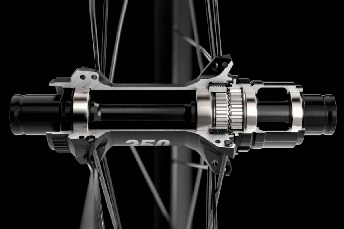 En TodoMountainBike: Las ruedas DT Swiss 1700 Spline de 2021 se actualizan con una llanta de aluminio más reforzada y bujes mejorados