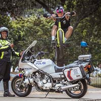 Bici Trial por las calles de Jakarta (Indonesia) con Kriss Kyle y Duncan Shaw