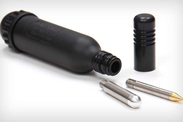 Dynaplug Megaplugger, un kit de reparación tubeless con dos tamaños de mechas y compartimento de almacenaje
