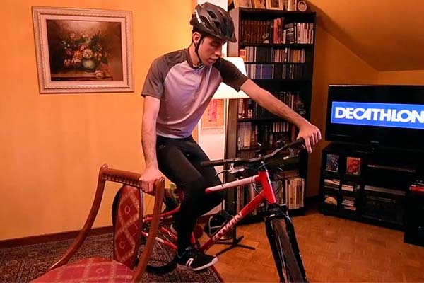 ¿Cómo entrenar el equilibrio sobre la bicicleta? Decathlon lo explica en este vídeo
