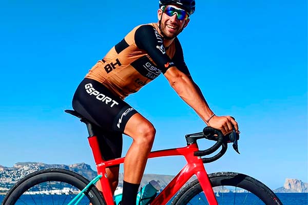 Felipe Orts da el salto al pelotón profesional con el Burgos-BH
