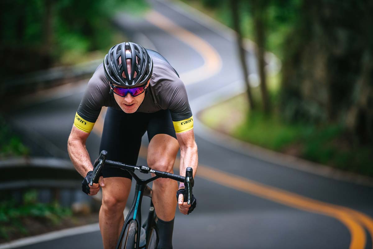 En TodoMountainBike: Giro presenta el Helios Spherical, un casco optimizado para ciclistas aventureros de carretera y gravel