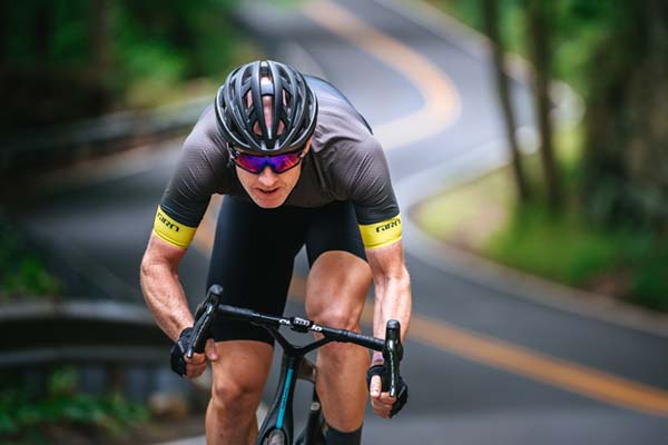 Giro presenta el Helios Spherical, un casco optimizado para ciclistas aventureros de carretera y gravel