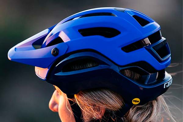 Giro Manifest, un casco de MTB con sistema de protección MIPS Spherical