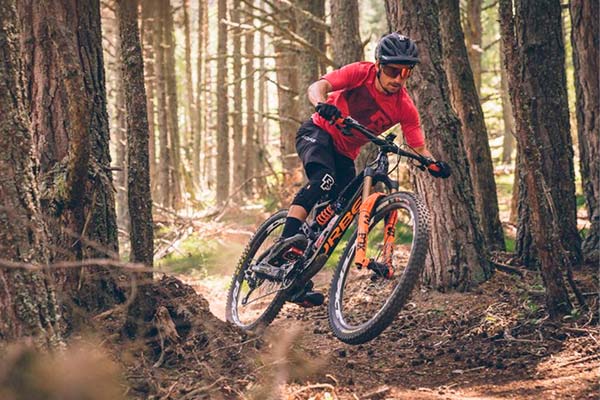 De fontanero a ciclista de montaña profesional: esta es la historia de Damien Oton