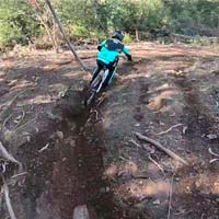 Hugo Frixtalon siguiendo a Thomas Estaque en la pista de la Copa del Mundo de Descenso de Lousa