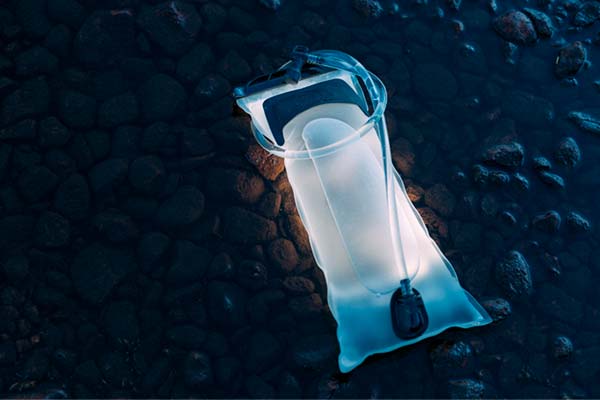 Hydrolight 2L, un depósito de hidratación que se convierte en una potente lámpara de camping