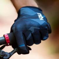 Kali Protectives presenta dos guantes ultraligeros para climas templados: Cascade y Mission