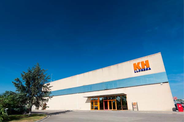 KH-7 pone a disposición del Ministerio de Sanidad de España su reserva de más de 6.500 litros de etanol