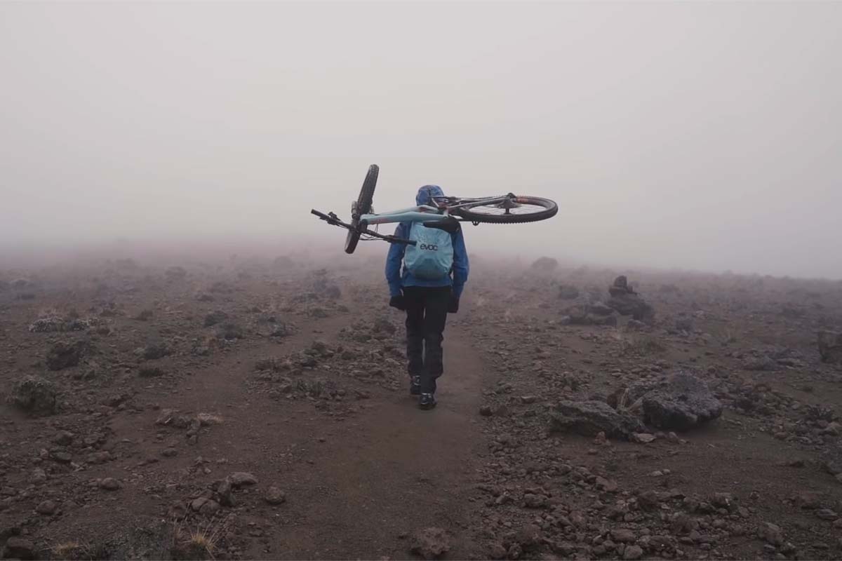 En TodoMountainBike: 'La dura realidad', los momentos buenos y no tan buenos de Tomi Misser durante su reto en el Kilimanjaro