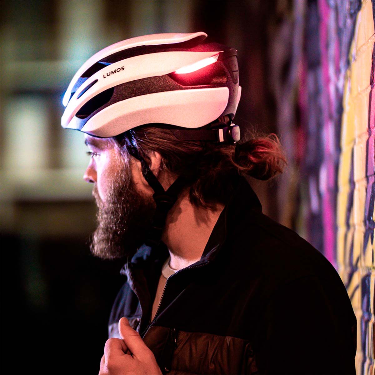 Lumos Ultra, un casco de ciclismo con luces integradas y sistema MIPS opcional