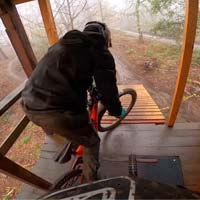 Matt Walker y Danny Hart rodando por el Pardal Track del Louzan Park de Lousa (Portugal)