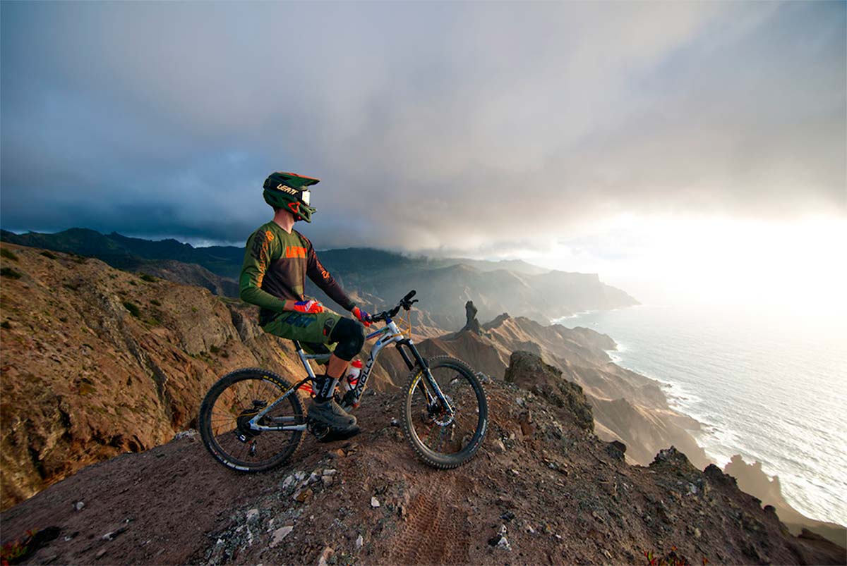 En TodoMountainBike: Haciendo Mountain Bike en Santa Elena, una de las islas más remotas del planeta
