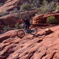 Nate Hills prueba su nuevo dron Skydio 2 en un vídeo de MTB sin desperdicio