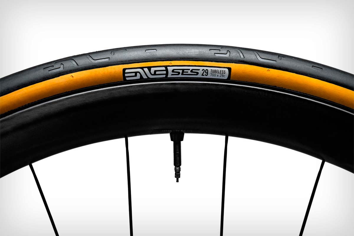 En TodoMountainBike: ENVE se adentra en el segmento de los neumáticos para bicicletas con su gama SES