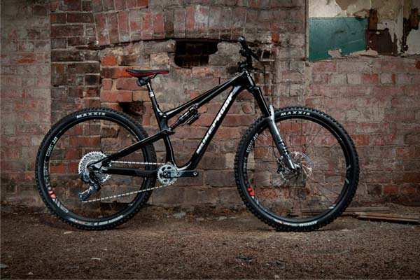 Nukeproof celebra su 30 aniversario con una Reactor 290c WORX en edición limitada