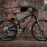 Nukeproof celebra su 30 aniversario con una Reactor 290c WORX en edición limitada