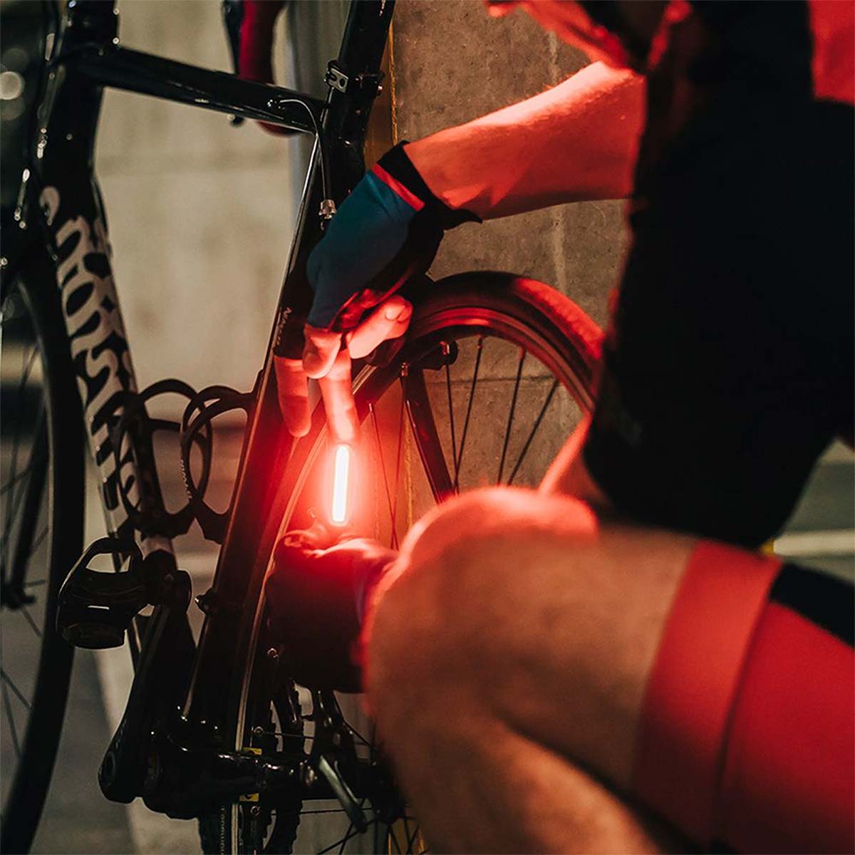 En TodoMountainBike: Olight presenta su juego de luces para bicicletas: luz frontal de 1.500 lúmenes y trasera con sensor de luz ambiental