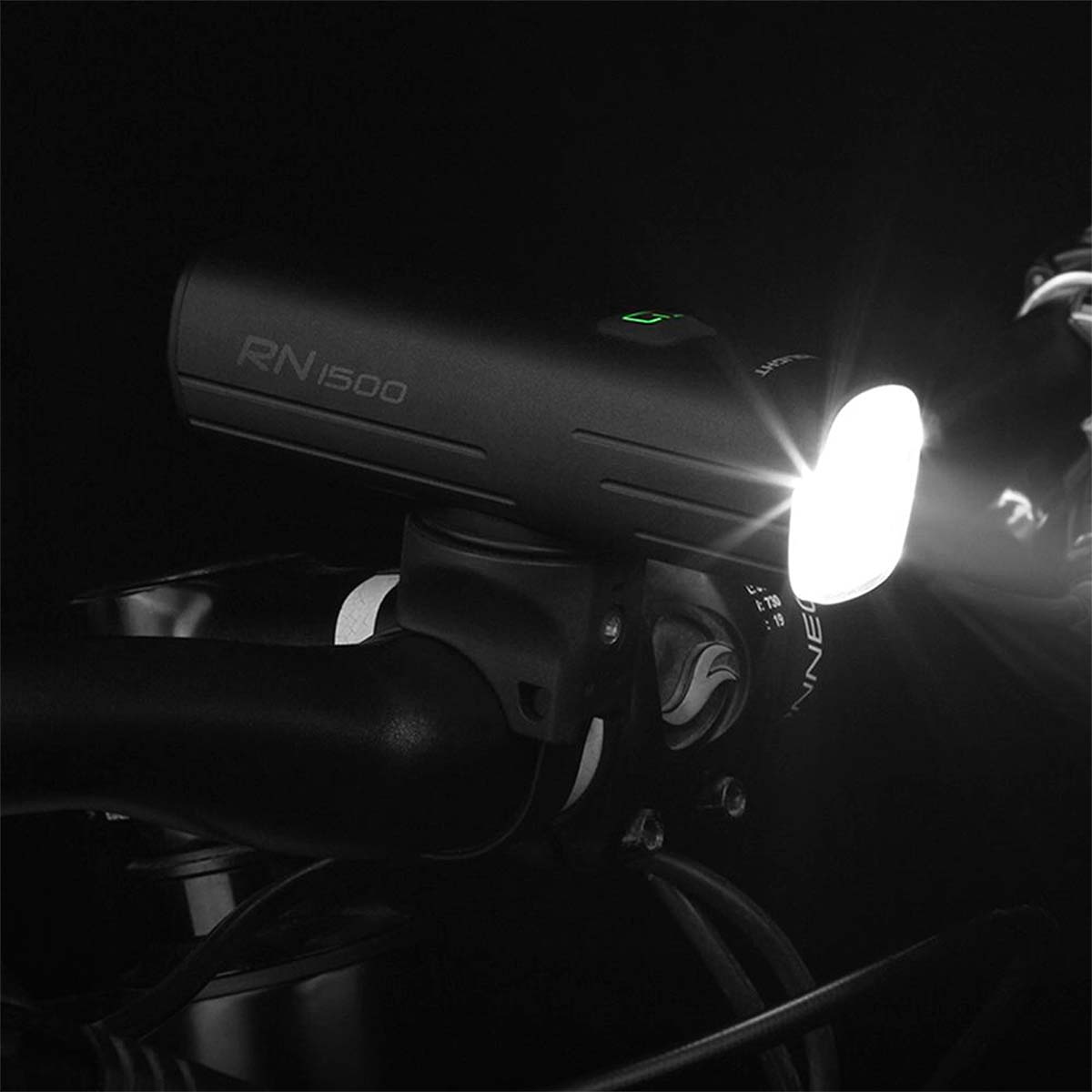 En TodoMountainBike: Olight presenta su juego de luces para bicicletas: luz frontal de 1.500 lúmenes y trasera con sensor de luz ambiental