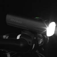 Olight presenta su juego de luces para bicicletas: luz frontal de 1.500 lúmenes y trasera con sensor de luz ambiental