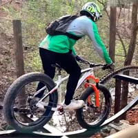 Espectacular sesión de Bici Trial sobre una 'Fat Bike' con Pat Smage