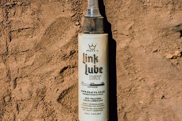 Peaty's LinkLube Dry, un lubricante de cera seca para cadenas con indicador de uso basado en el color