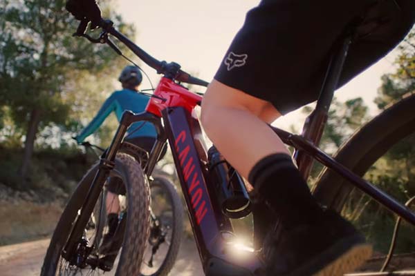 La Grand Canyon:ON en acción, la primera e-MTB de la marca con motor y batería integrados