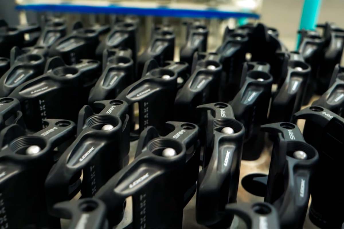 ¿Cómo se fabrican los pedales automáticos de Look Cycle? GCN En Español visita la factoría francesa