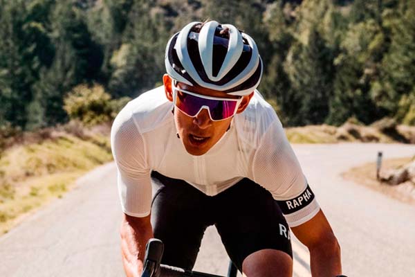 Rapha lanza una completa gama de gafas, tres de ciclismo y una más de uso casual
