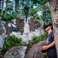 Rémy Métailler contra un dron de carreras por las pistas de Squamish
