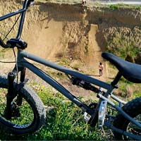 ¿Una bici de BMX con doble suspensión? Rubén Alcántara la pone a prueba en el Bike Park