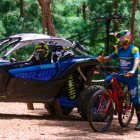 Un campeón del mundo de Enduro contra uno de WRC: Sam Hill y Alister McRae cara a cara