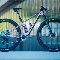 La Scott Spark RC en edición 'Oyster Pink' de Kate Courtney