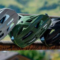 El Scott Stego Plus se renueva con un diseño más actual, carcasa de absorción progresiva y protección MIPS