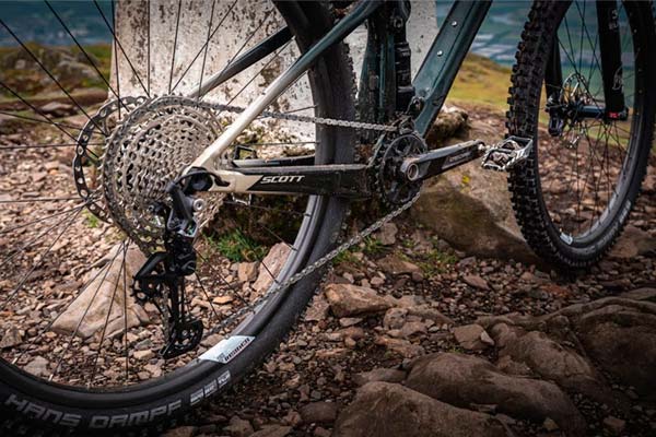 Probando el grupo Shimano Deore M6100 de 12 velocidades con Scotty Laughland