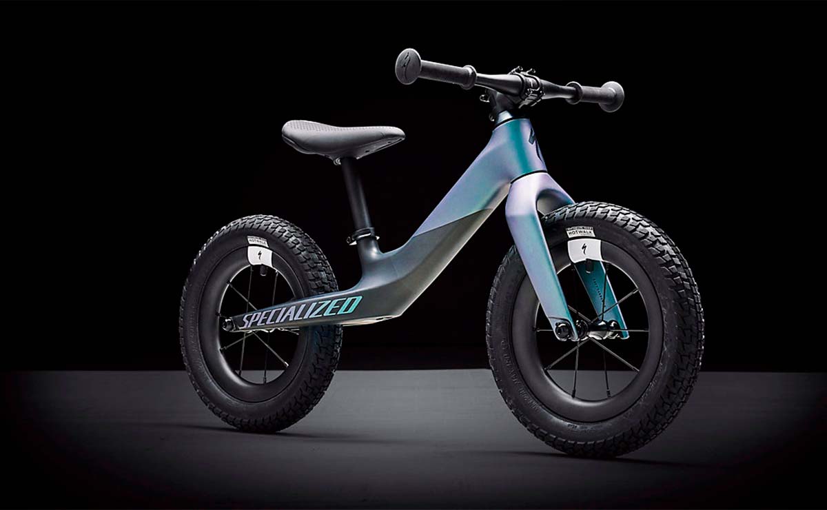 Specialized presenta la Hotwalk Carbon, la bicicleta correpasillos más ligera y avanzada del planeta