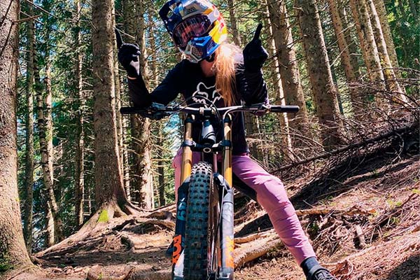 Tahnée Seagrave vuelve a subirse a la bici después de su grave lesión a principios de año