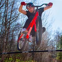 La técnica para aprender a hacer grandes 'Bunny Hop', explicada por Duncan Shaw