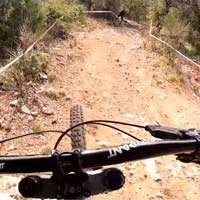 Valentina Höll y Myriam Nicole rodando por el famoso Peille Trail de Francia