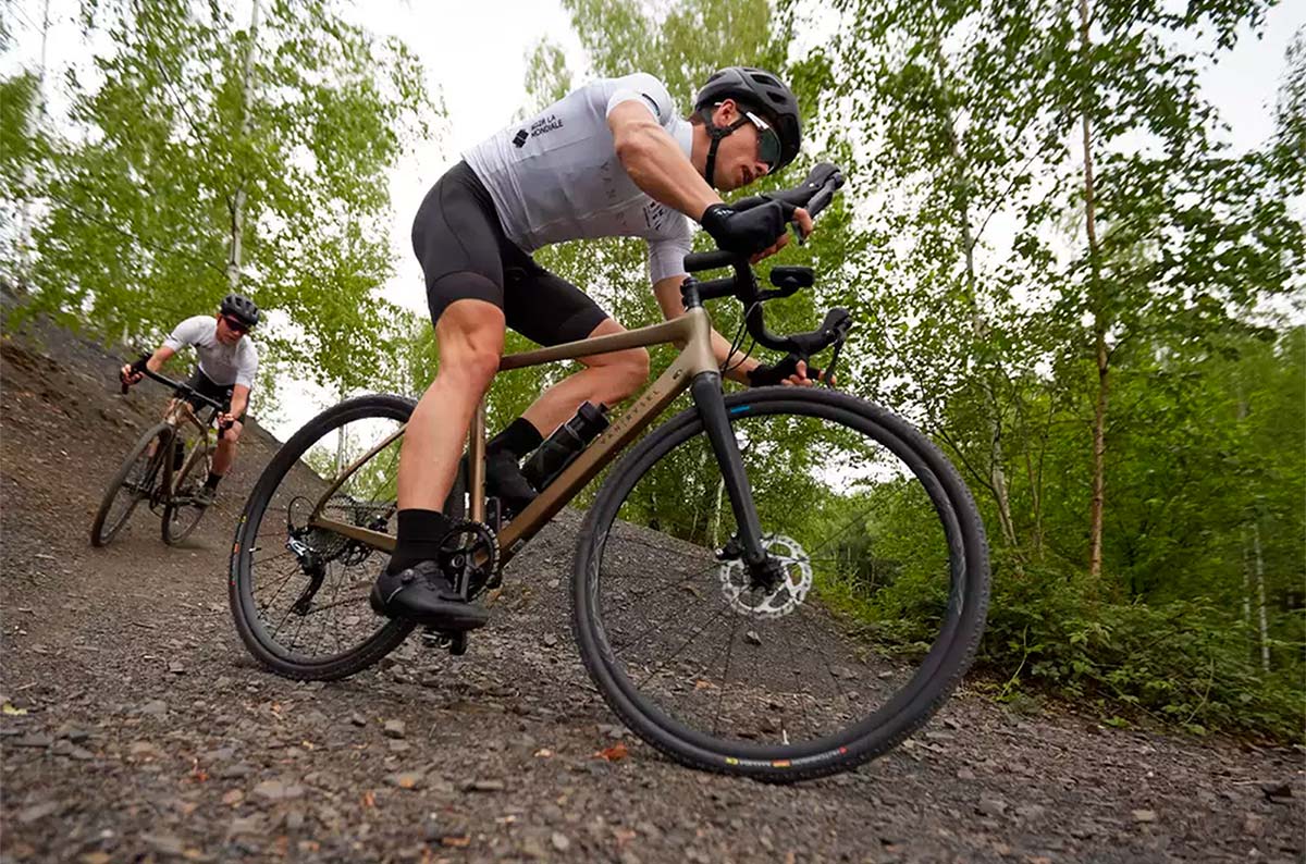 En TodoMountainBike: Van Rysel GRX 1X, la bici de gravel de Decathlon para los ciclistas más aventureros