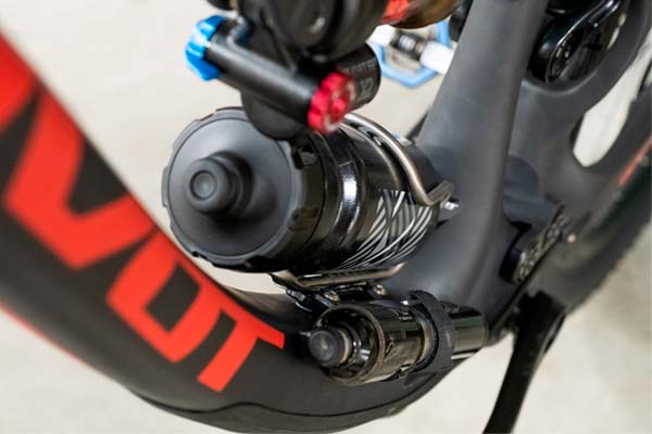 Wolf Tooth Components lanza el B-RAD Bottle Shift, un accesorio para mejorar el acceso al bidón