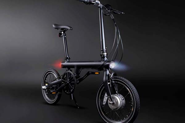 La Xiaomi QiCycle, una bici eléctrica plegable para moverse por la ciudad, llega a España por menos de 1.000 euros