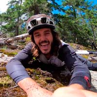Yoann Barelli rodando por 'The Thing', un sendero de Whistler con dos diamantes negros de dificultad