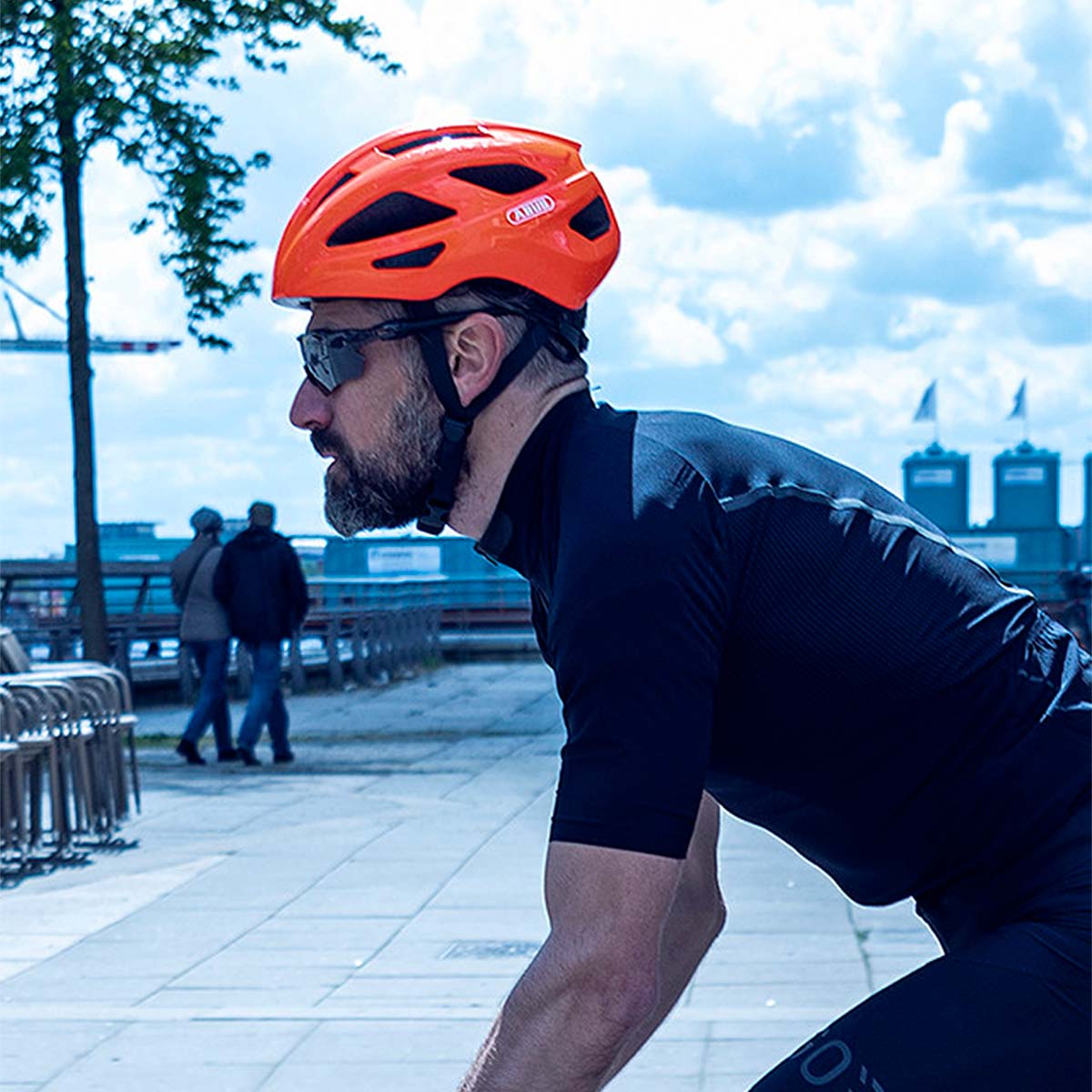 Abus Macator, un casco económico diseñado para ciclistas principiantes de  todas las modalidades